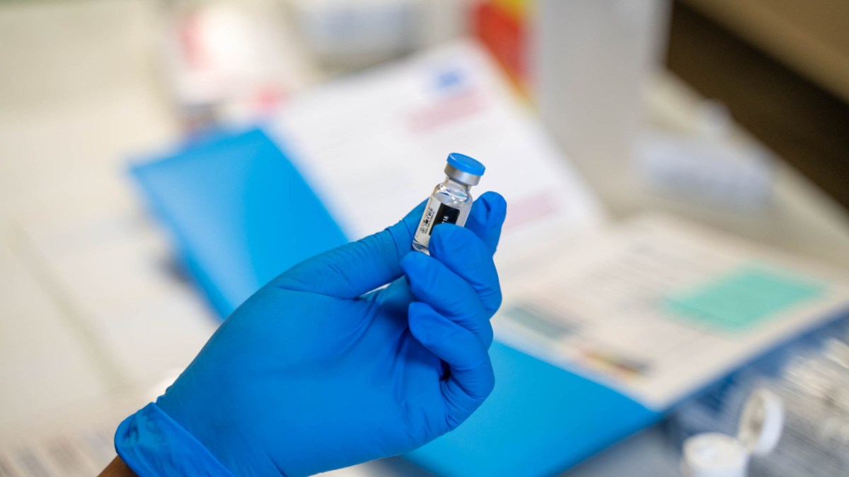 Vaccin contre le covid. // Source : Flickr/CC/Mecklenburg County (photo recadrée)