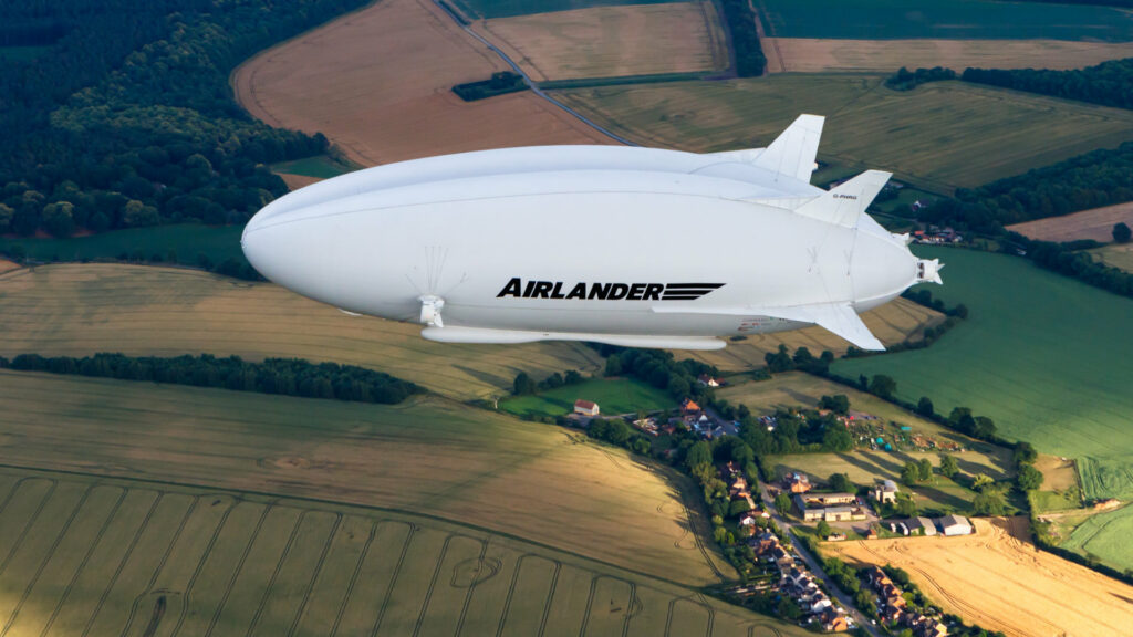Le zeppelin Airlander 10 pourrait être lancé en 2025. // Source : Hybrid Air Vehicles