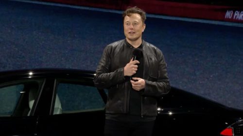 Elon Musk lors de la présentation de la Tesla Model S Plaid // Source : Capture Numerama / Youtube Tesla