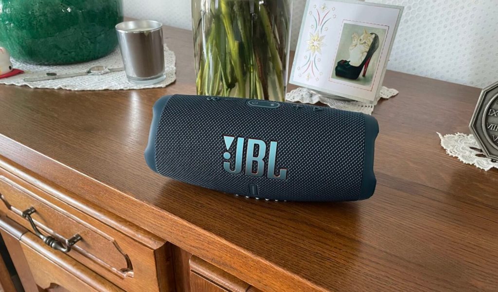JBL Charge 5 // Source : Maxime Claudel pour Numerama JBL Charge 5 // Source : Maxime Claudel pour Numerama