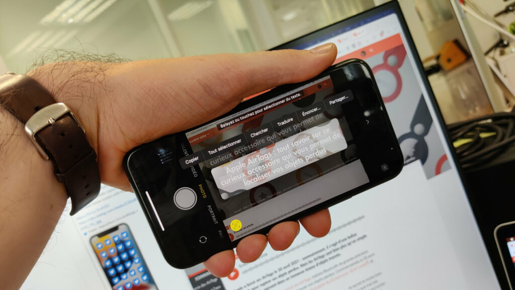 iOS 15 permet de détecter du texte depuis l'appareil photo // Source : Photo Corentin Béchade pour Numerama