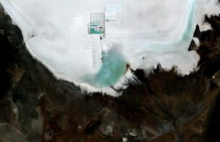 Le salar d'Uyuni en Bolivie est un gros pourvoyeur de lithium. // Source : Coordenação-Geral de Observação da Terra/INPE