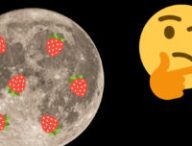 La « Lune des fraises », vraiment ? // Source : Flickr/CC/Davide Gabino (il Dave), Wikimedia/CC/Twemoji v2 project & emojione project, montage Numerama