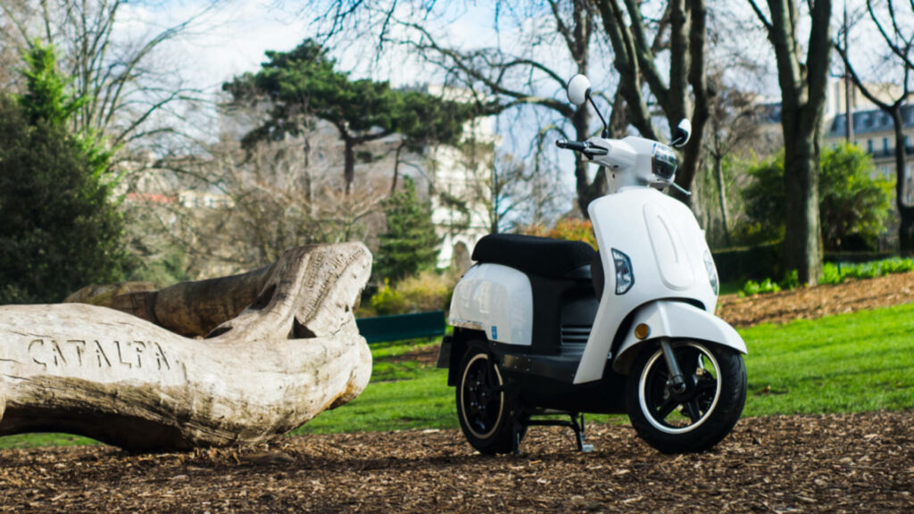 Le français Mob-ion développe avec Stor-H une version hydrogène de son scooter électrique AM1 // Source : Mob-ion