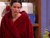 Monica est malade dans Friends // Source : Capture d'écran de Friends (NBC/Netflix)