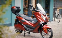Scooter électrique E-Trax // Source : Louise Audry pour Numerama Scooter électrique E-Trax // Source : Louise Audry pour Numerama