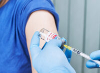 Vaccin covid-19. // Source : Flickr/CC/Tim Reckmann (photo recadrée)