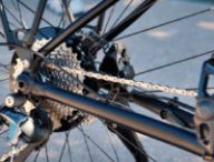 Le Vélo Mad Sport+ récemment testé a des composants classiques // Source : Louise Audry pour Numerama