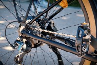 Équipement, sécurité, réparations : conduire un vélo électrique, combien ça coûte ?