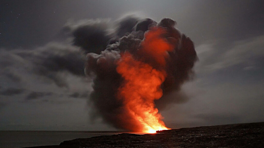 La géothermie permet d'utiliser la chaleur des volcans pour produire de l'électricité verte. // Source : Adrian Malec de Pixabay