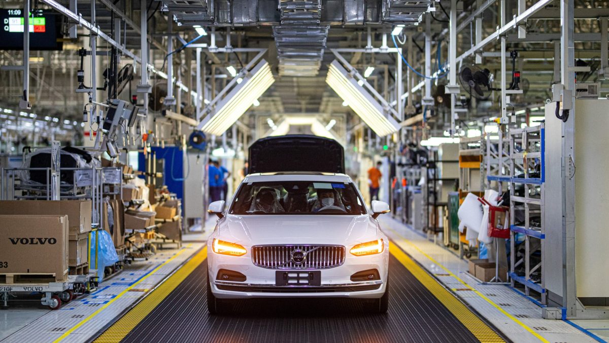 Volvo commence à acheter de l'acier décarboné pour produire ses voitures. // Source : Volvo