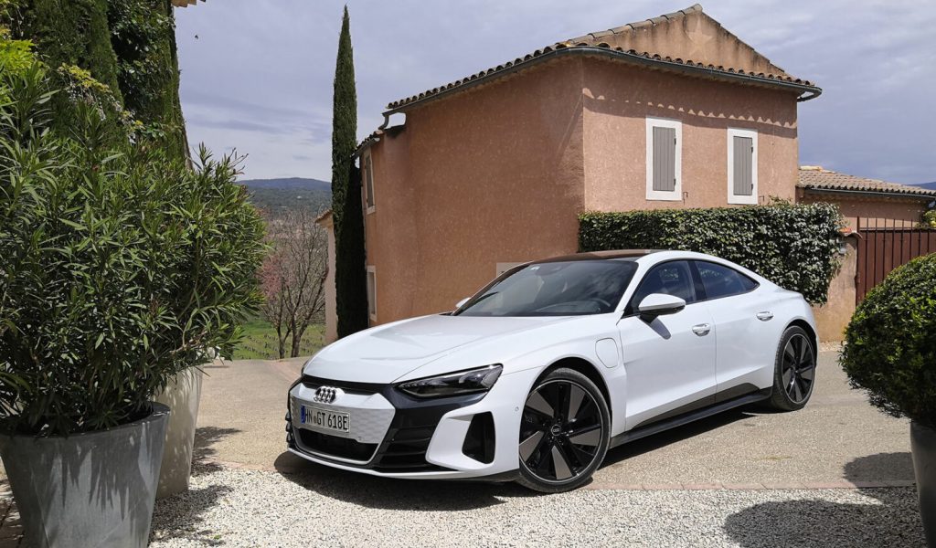 Audi e-tron GT quattro à l'essai // Source : Raphaelle Baut pour Numerama Audi e-tron GT quattro à l'essai // Source : Raphaelle Baut pour Numerama