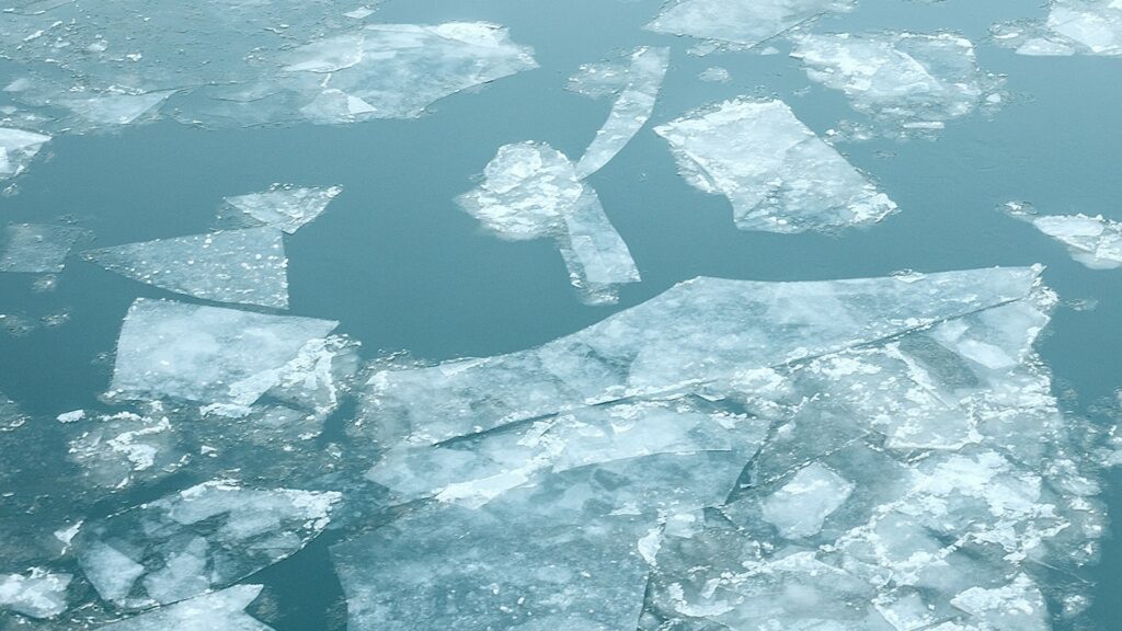 Le réchauffement de la planète implique des fontes de la banquise plus précoces. // Source : Pexels