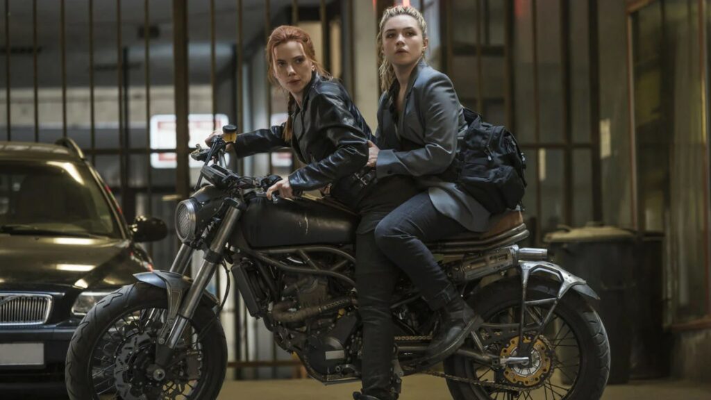 Aux côtés de Scarlett Johansson, le film Black Widow introduit Florence Pugh dans le rôle d'une nouvelle Veuve noire pour la suite de la franchise. // Source : Marvel