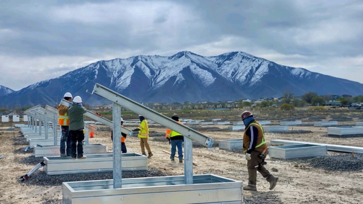 Solar FlexRack et Prometheus Power installent une ferme solaire sur la décharge de Spanish Fork, en Utah. // Source : Solar FlexRack