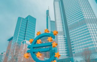 La Banque Centrale Européenne travaille sur un euro numérique. // Source : Maryna Yazbeck / Unsplash