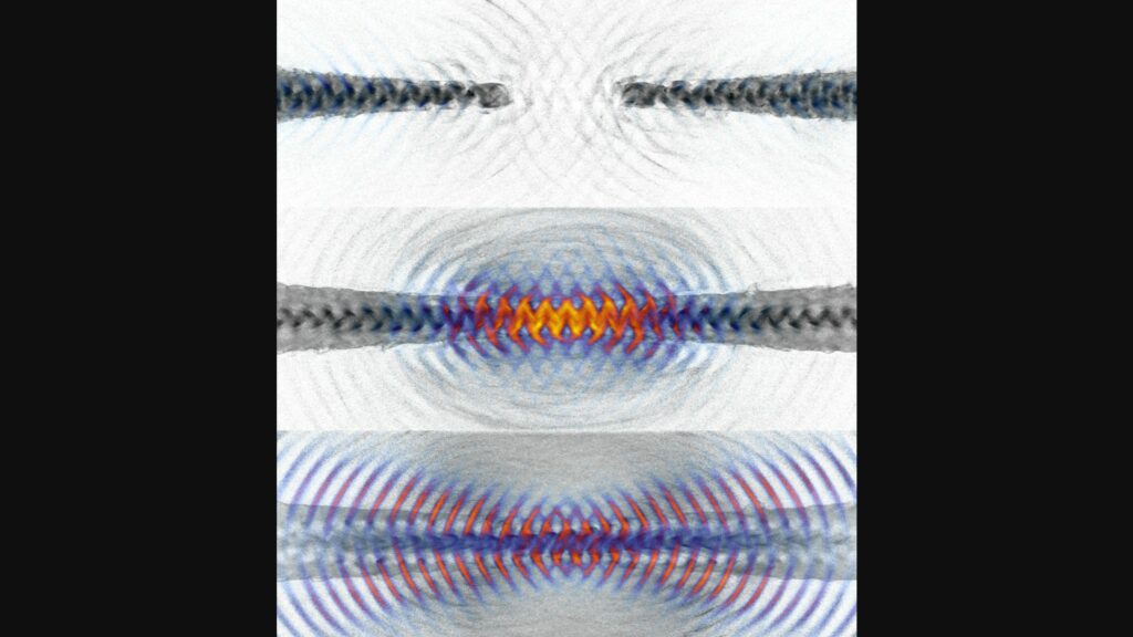 Les différents stades dans la densité du plasma (le nuage d'électrons) (en gris) au fil de l'irradiation par les lasers. En couleur, la densité des photons gamma générés par les collisions. // Source : Toma Toncian
