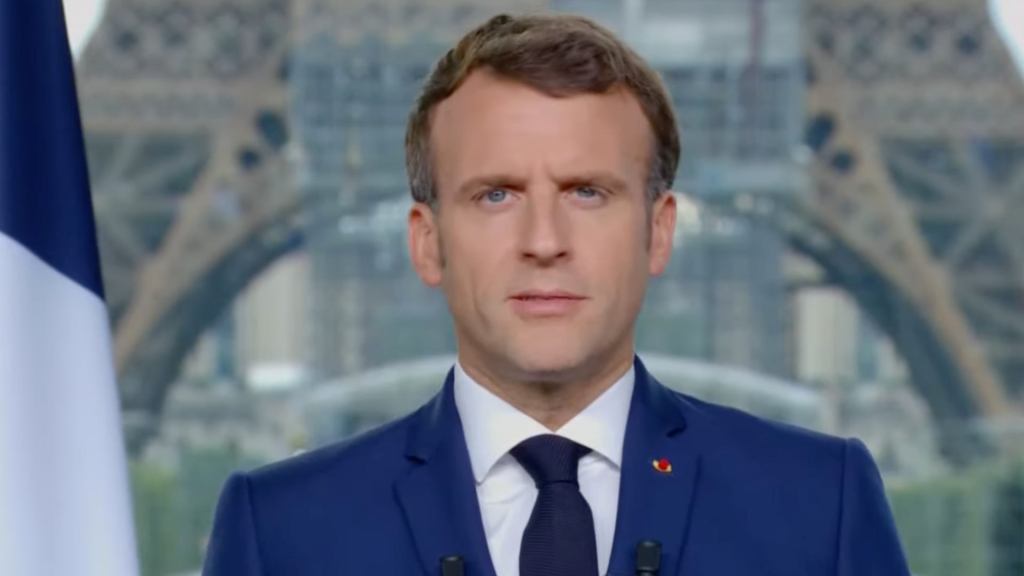 Le variant Delta, plus agressif que les autres, amène Emmanuel Macron à prendre de nouvelles mesures.  // Source : Capture d'écran Numerama / Youtube Elysée