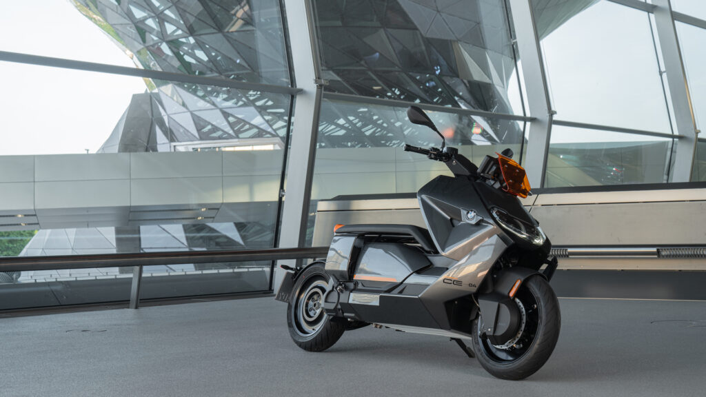 Scooter BMW CE 04 // Source : BMW