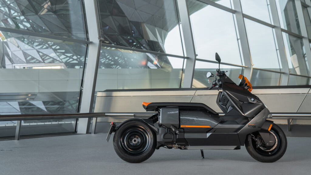 Scooter BMW CE 04 // Source : BMW