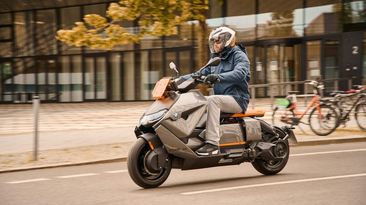 Scooter BMW CE 04 // Source : BMW