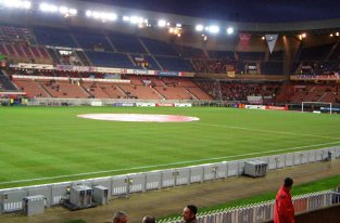 Au foot, tout le monde ne voit pas les mêmes pubs au bord du terrain