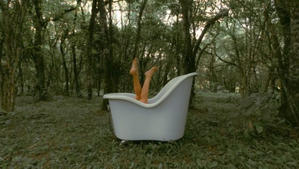 La métaphore de la baignoire explique la crise climatique. // Source : Rafaela Lima / Pexels