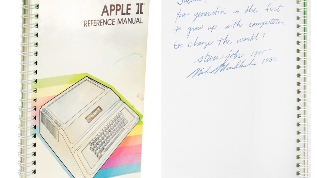 Manuel Apple II signé par Steve Jobs // Source : RR Auction