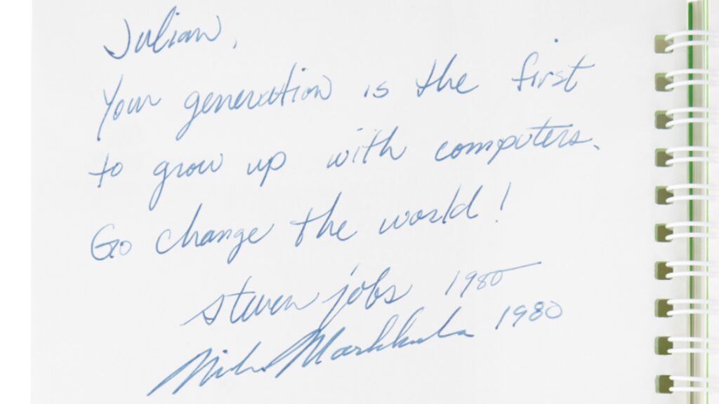 Manuel Apple II signé par Steve Jobs // Source : RR Auction