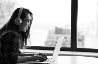 Wikipédia discute de la féminisation des catégories sur son encyclopédie