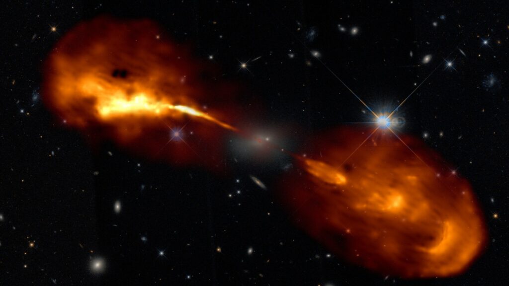 Image, obtenue grâce au télescope LOFAR, de la galaxie Hercules A. // Source : R. Timmerman; LOFAR & Hubble Space Telescope