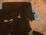 Le trou creusé par le rover (photo recadrée) // Source : NASA/JPL-Caltech