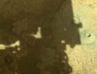 L'ombre de Perseverance et son premier forage sur Mars. // Source : NASA/JPL-Caltech (photo recadrée)
