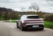 Porsche Taycan Cross Turismo sur route // Source : Porsche France