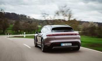 Porsche Taycan Cross Turismo sur route // Source : Porsche France