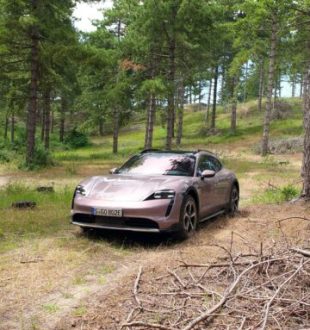 Porsche Taycan Cross Turismo  // Source : Raphaelle Baut pour Numerama
