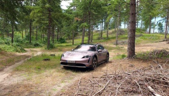 Porsche Taycan Cross Turismo  // Source : Raphaelle Baut pour Numerama