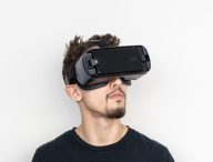 Un casque de réalité virtuelle // Source :  Adrian Deweerdt / Unsplash