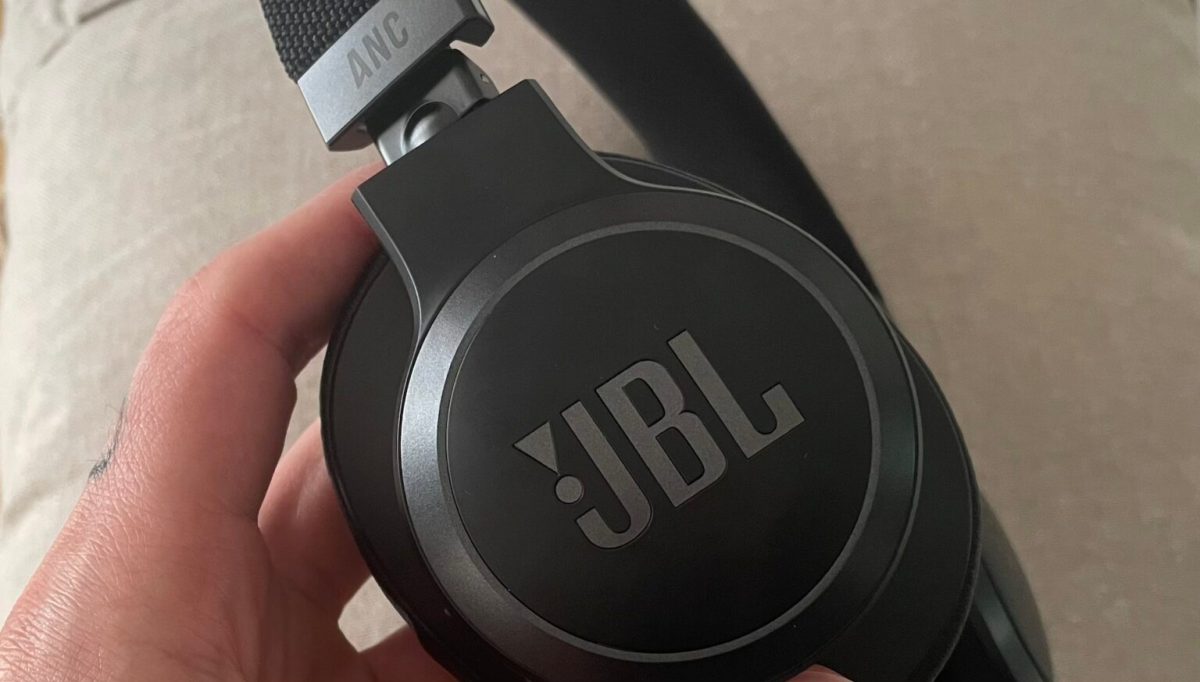 Le casque JBL Live 660NC // Source : Maxime Claudel pour Numerama