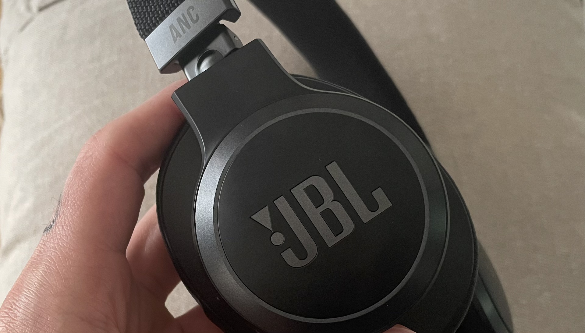 Test du casque JBL Live 660NC : oui pour le son, non pour la réduction de  bruit active - Numerama