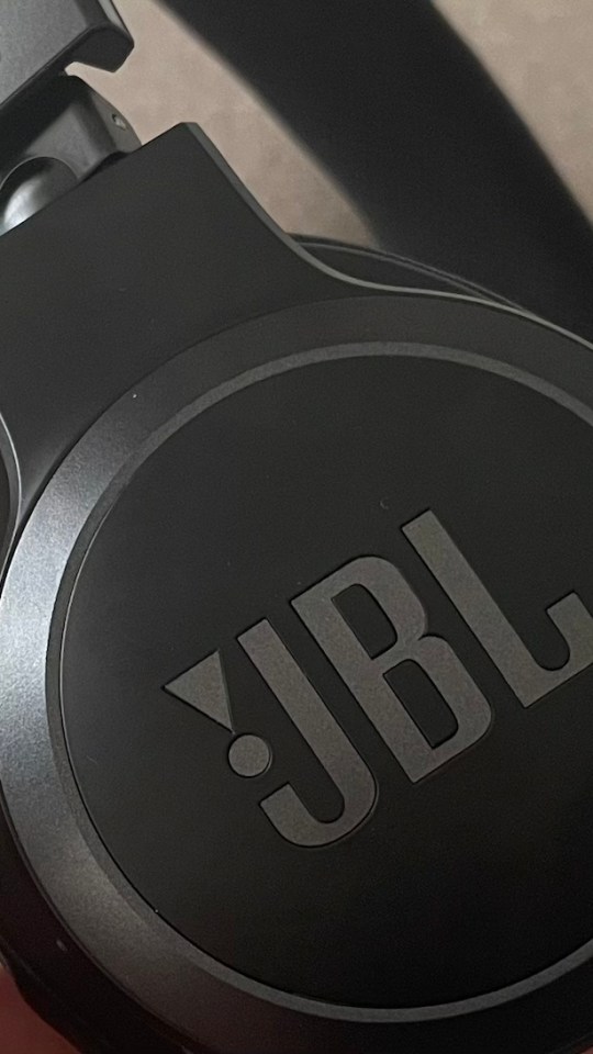 Le casque JBL Live 660NC // Source : Maxime Claudel pour Numerama