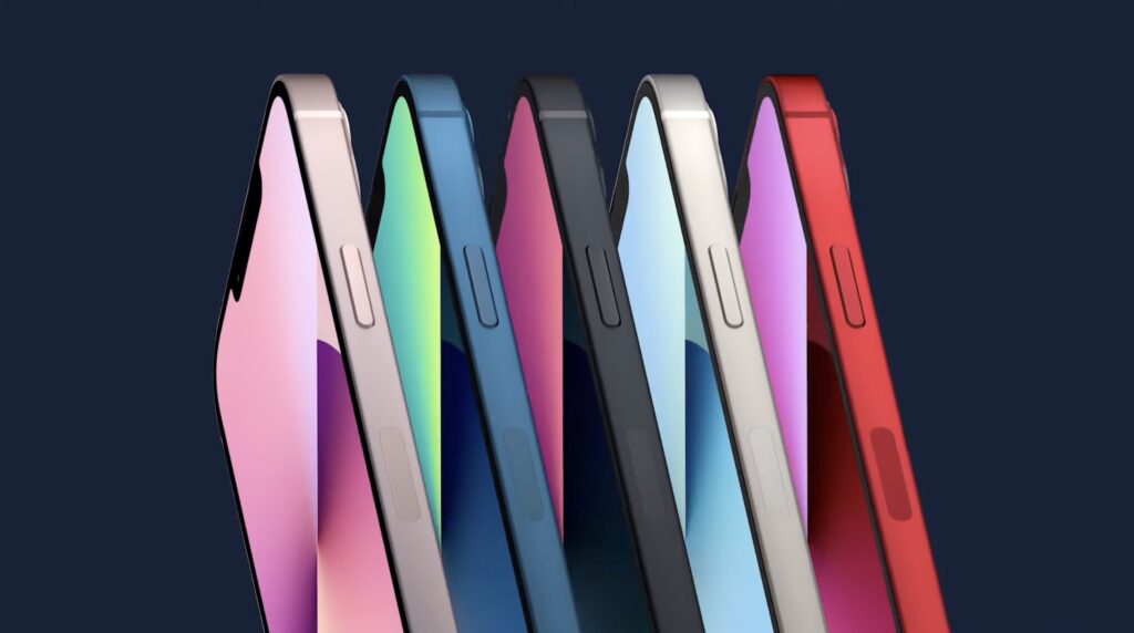 Le nouvel iPhone 13 en plusieurs couleurs // Source : YouTube/Apple
