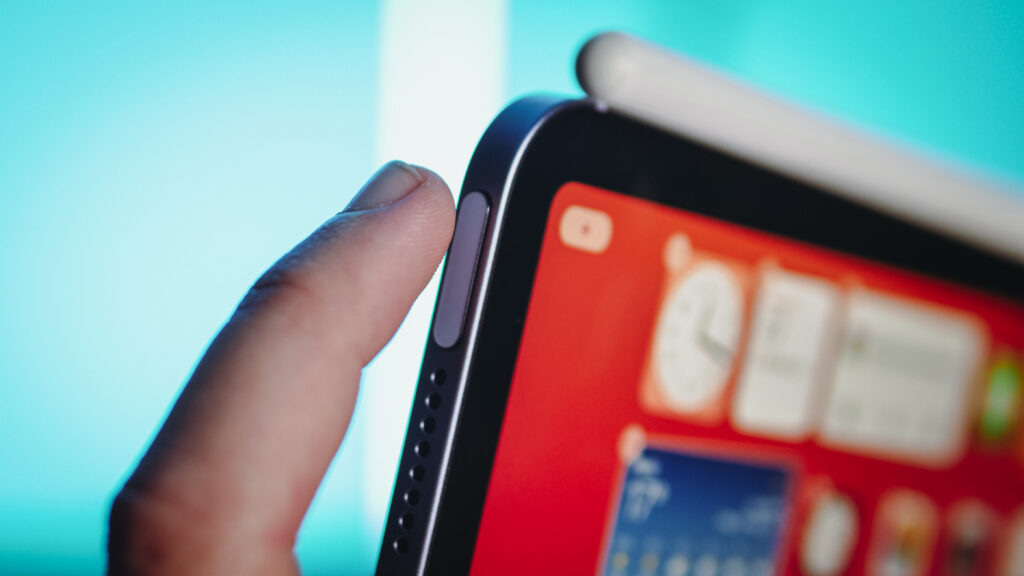 iPad Mini 6 // Source : Louise Audry pour Numerama iPad Mini 6 // Source : Louise Audry pour Numerama