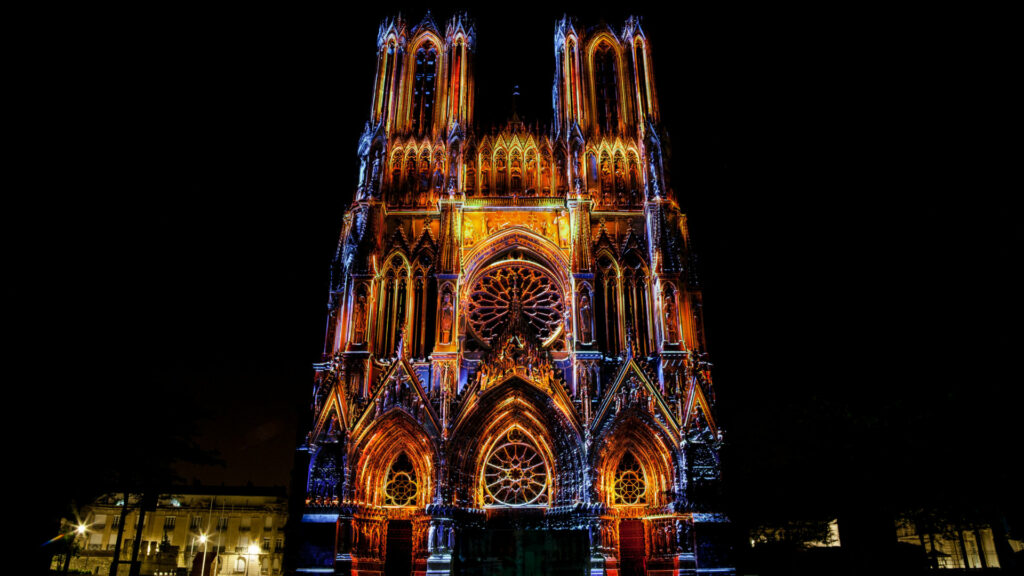 La cathédrâle de Reims, illuminé par Moment Factory // Source : Moment Factory