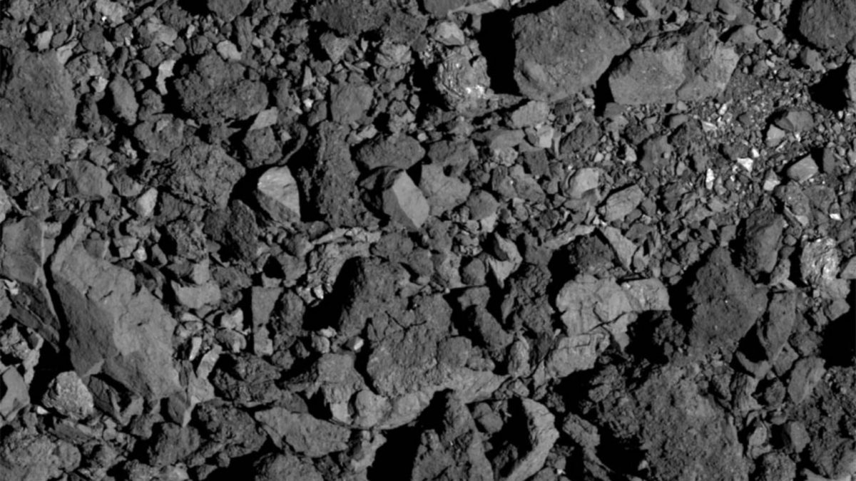 La surface de Bennu. // Source : NASA/Goddard/University of Arizona (photo recadrée)