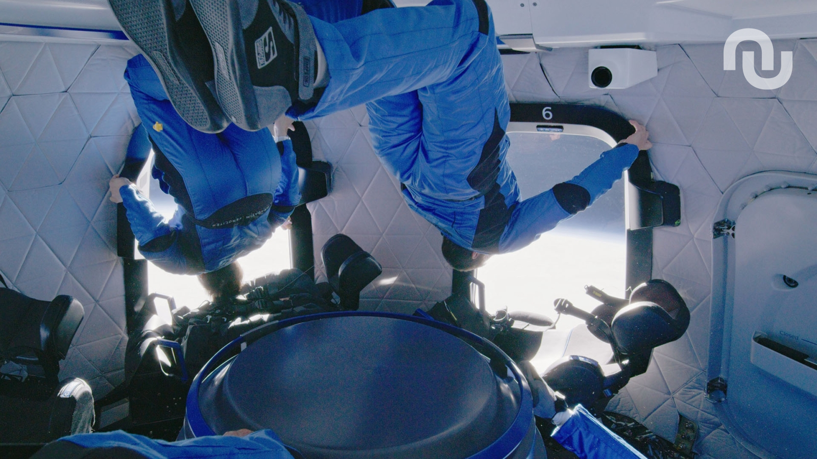 Blue origin partage ses photos les plus réussies du vol spatial avec william shatner