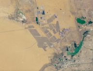 La Chine a déjà des parcs solaires dans le désert, comme ici celui situé dans le désert de Tengger // Source : Earth Observatory Nasa