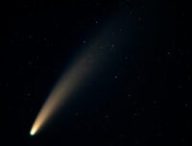 Comète NEOWISE. // Source : Flickr/CC/Andrew Kearns (image recadrée)