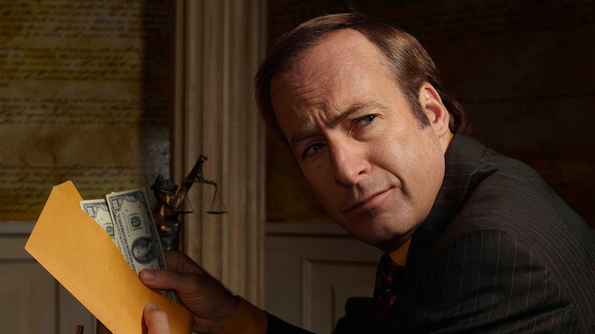 Bob Odenkirk proche de son argent, dans l'excellente série Better Call Saul de Netflix // Source : Netflix