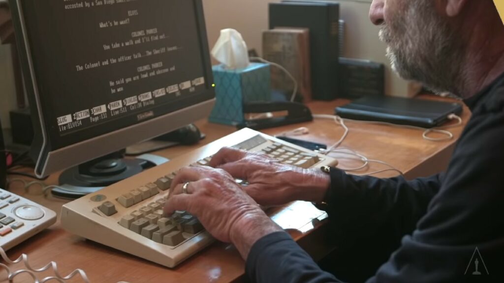 Eric Roth sur son ordinateur sous MS DOS. // Source : Academy Originals